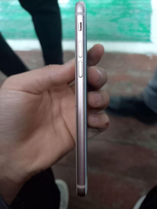 IPhone 8 Gold       256 srochno sotilad