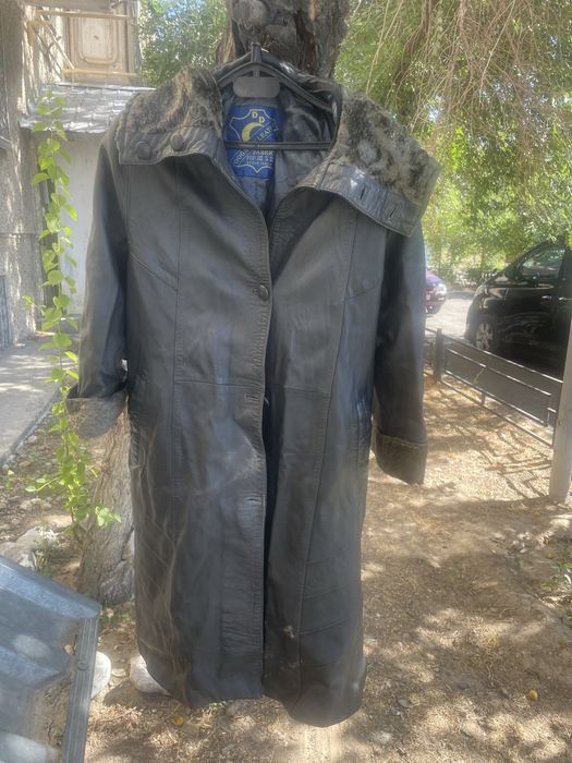 Продам кожаный женски плащ.