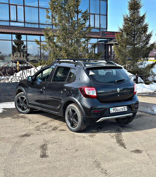 Renault Sandero/автомат/2015г