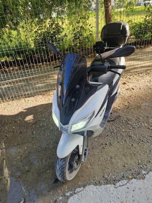Vând scuter Aprilia sxr50