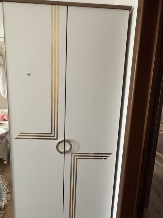 үлкен,ақ түсті,киім шкаф