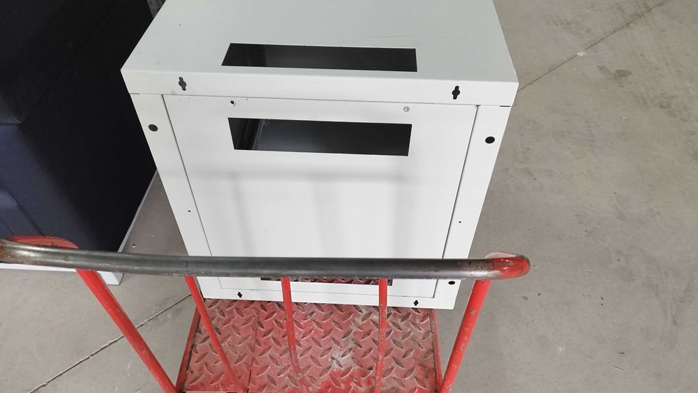 Комуникационен шкаф - сървърен шкаф - рак шкаф 12U Triton.