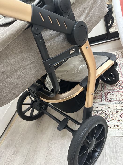 Продам Коляску 3в1