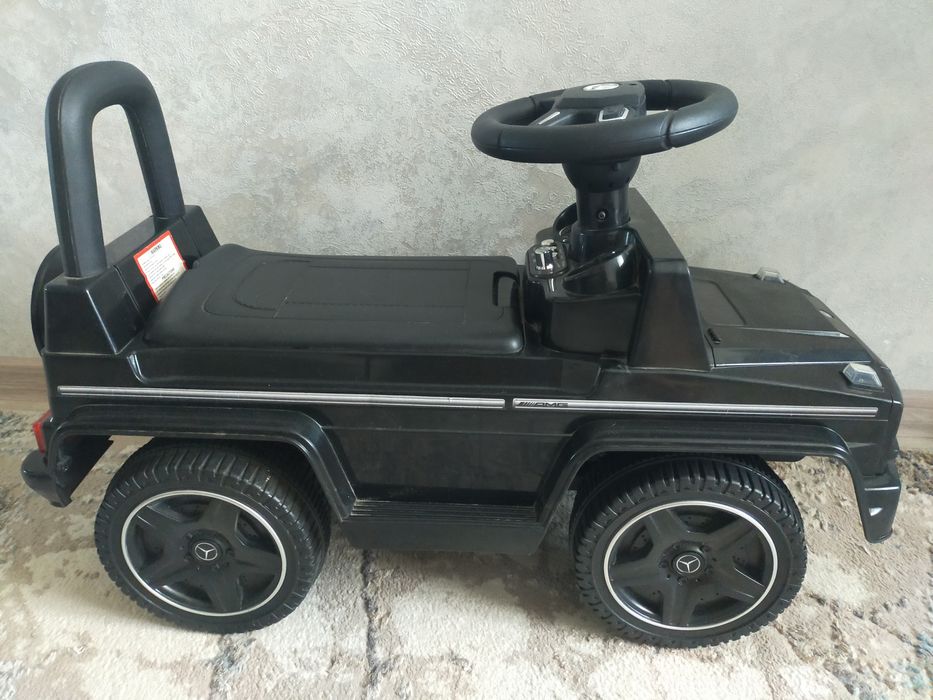 Продам машинку- самокат.