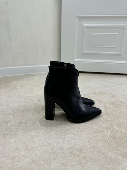 Ботинка модная, кожа