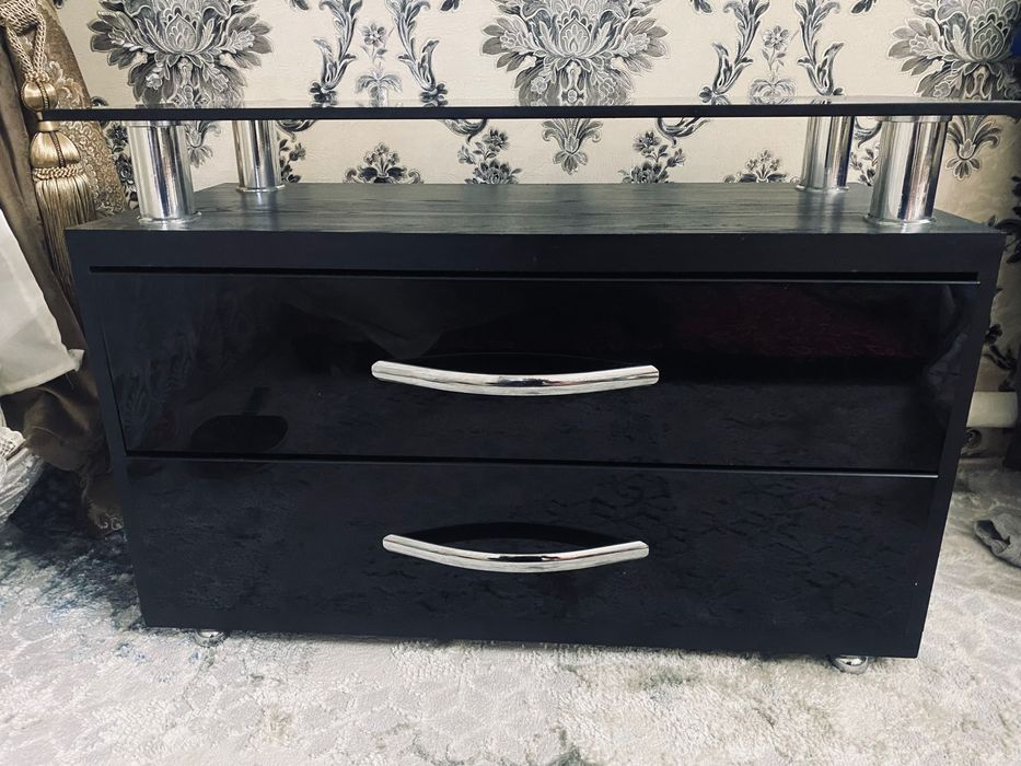 Podstavka. Steklyanniy