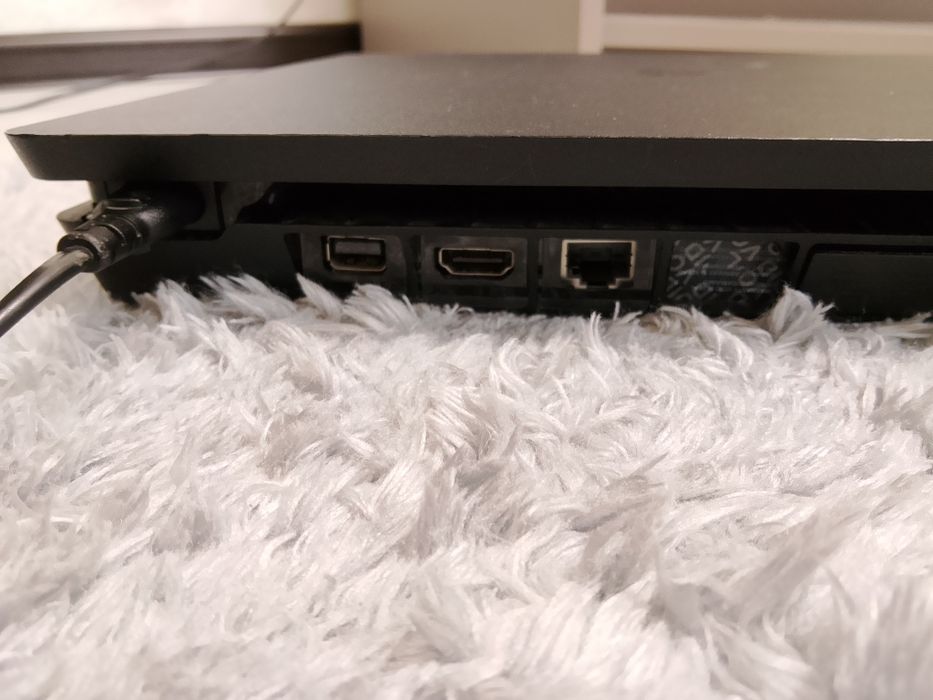 Ps4 перфектно състояние играта подарак две игри   чисто нов чоистик без стик дрифт