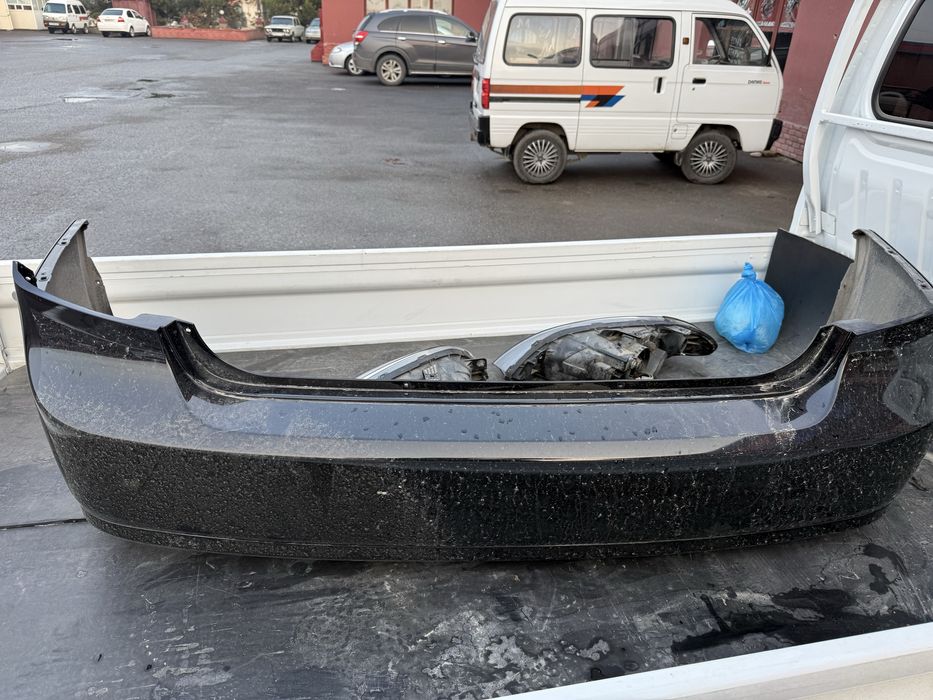 Jentra qora zadniy bufer