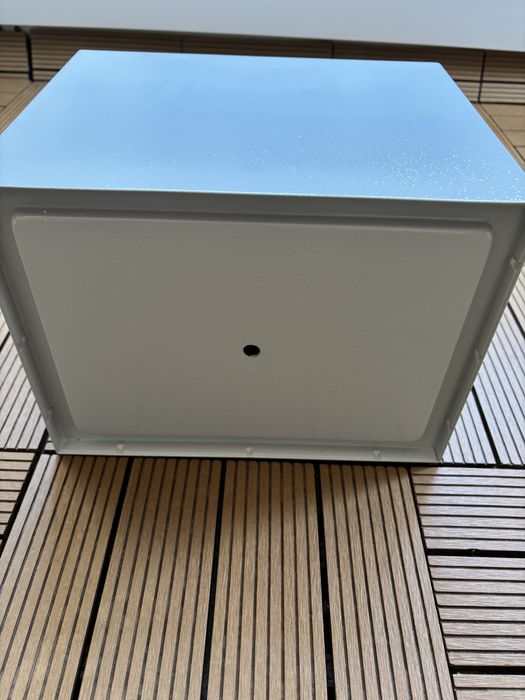 Сейф с електронно заключване