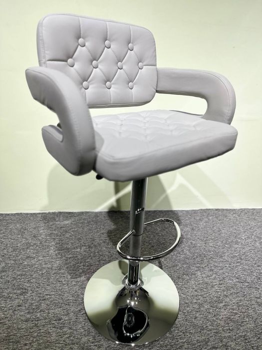 Barni stul  hittoyda ishlqb chiqarilgan birinchi qoldan