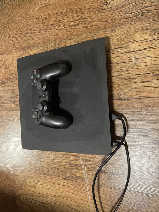 PlayStation 4 Slim 500GB + 2 контролера