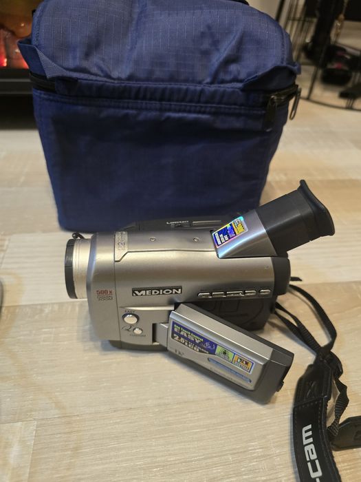 Vând cameră video Medion