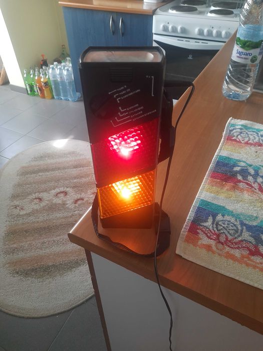 Продавам аварийна лампа с адаптер