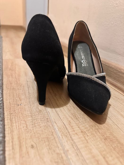 Елегантни обувки с ток