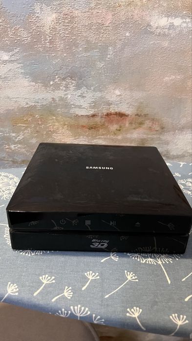 Blu-ray 3D/ DVD / CD плеер Samsung BD-E5500