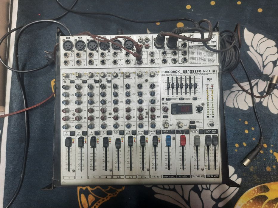 Behringer  и микшерный пульт