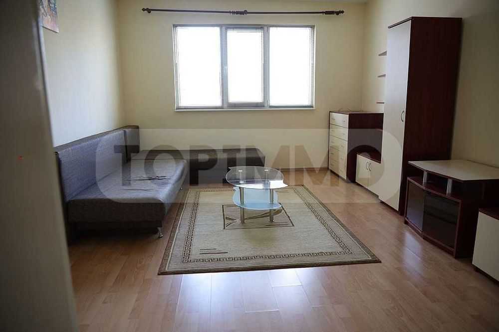 Тристаен апартамент под наем в Цветния квартал