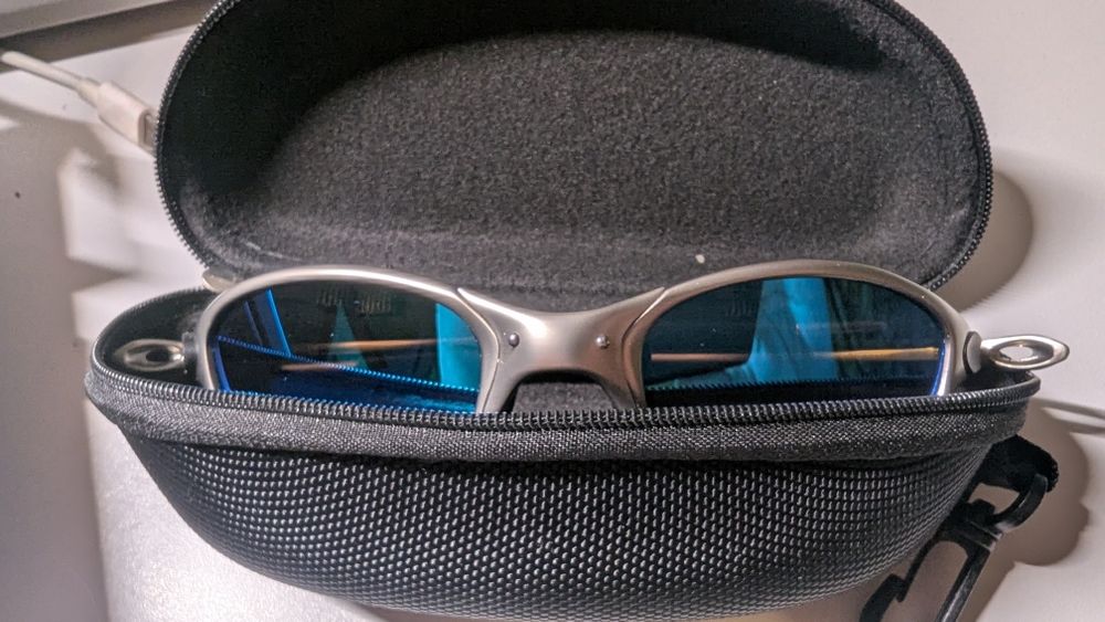 Очки солнцезащитные