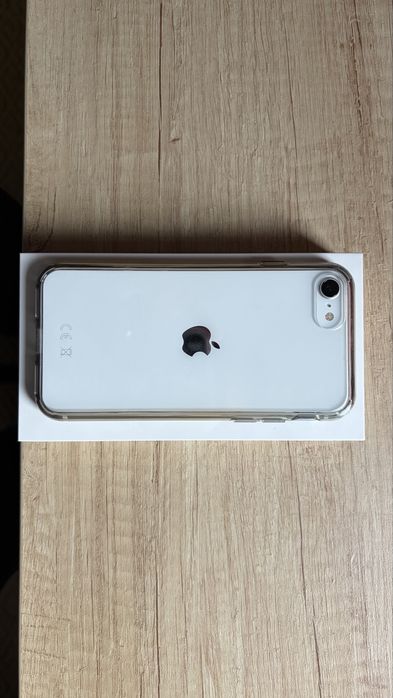 iPhone SE 2020 64GB - цвят Бял, с протектор и калъф - като нов