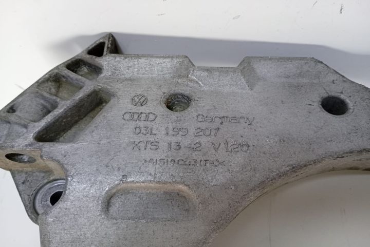 Suport motor  03L199207 Volkswagen VW Passat B6 seria