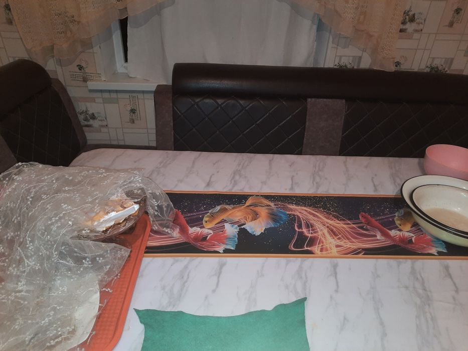 Кухонный стол,хорошем состояние