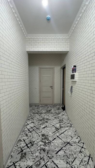 Квартира сотилади янгихает тумани 16 этажка 1- этаж 2 хонали 60 кв