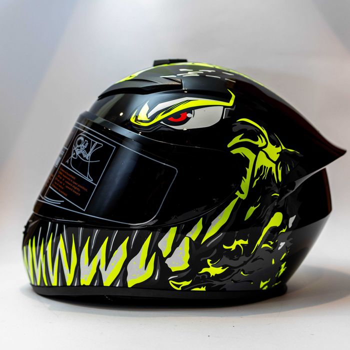 Каска за мотор пистов , скутер , ел. тротинетка др. ( Размер M 57-58 )