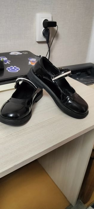 Продам детские туфли