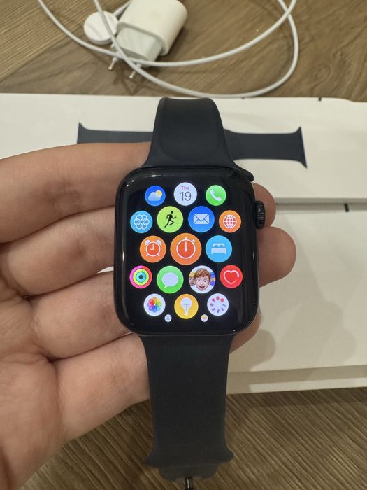 Продам Apple Watch SE (2nd generation) 44mm GPS