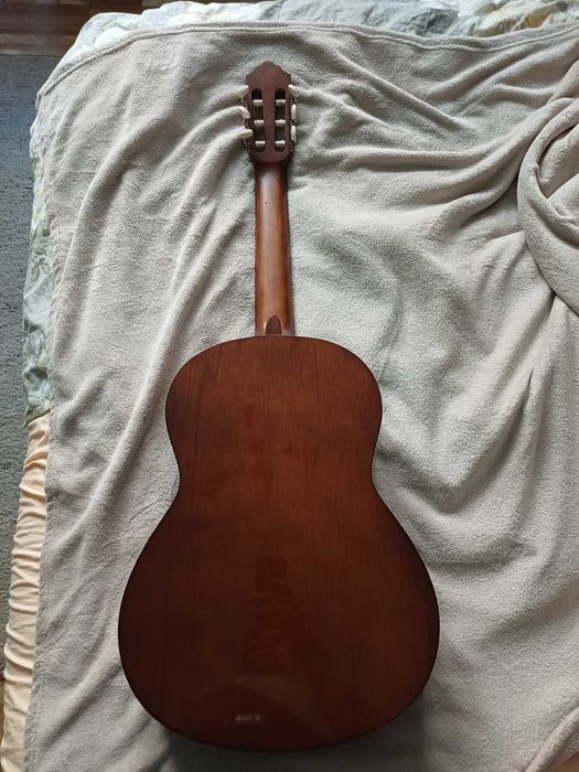 Продавам Китара Yamaha C40