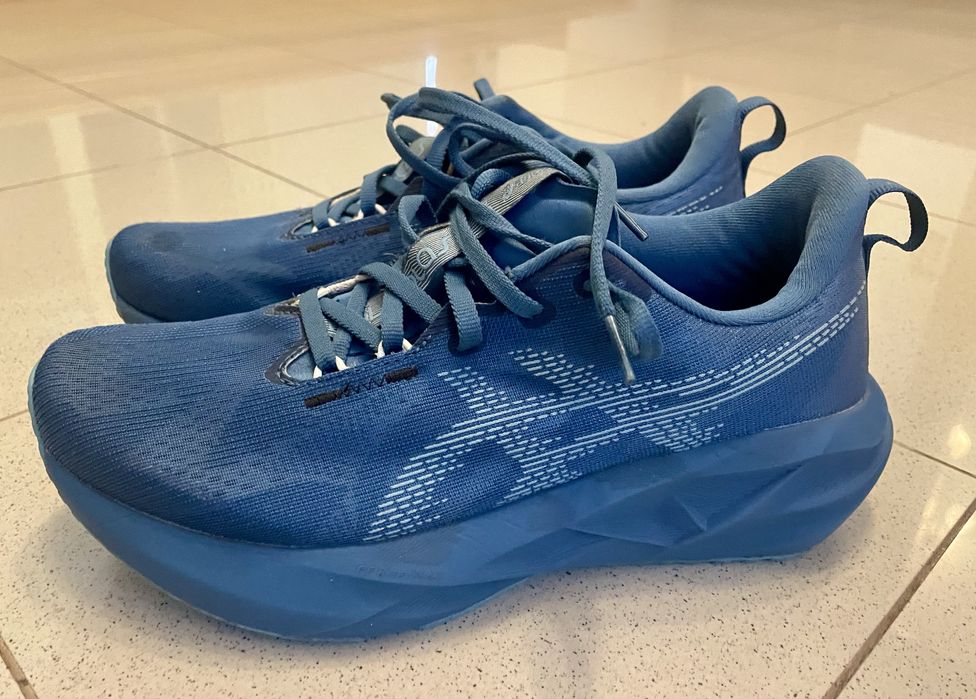 Adidași alergare ASICS Novablast 5 – comozi, ușori, amortizare excelentă