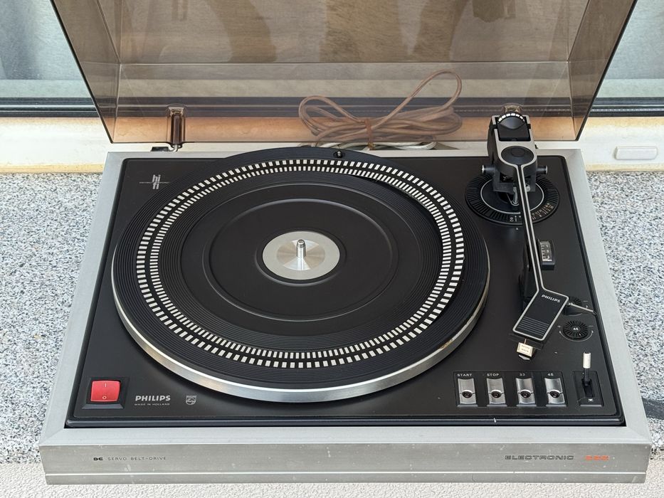 PHILIPS магнетофон, грамофон, касетофон дек, тонколони с предусилвател