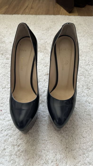 Продам Лабутены 35 размер