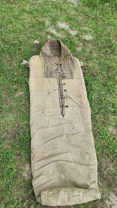 Спальные мешки . Большой и маленький.