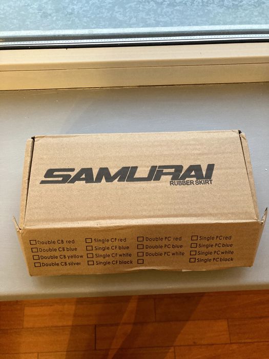 Универсальная губа SAMURAI на бампер / Белый карбон