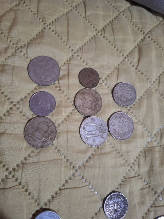Vind diverse monede vechi românești și straine