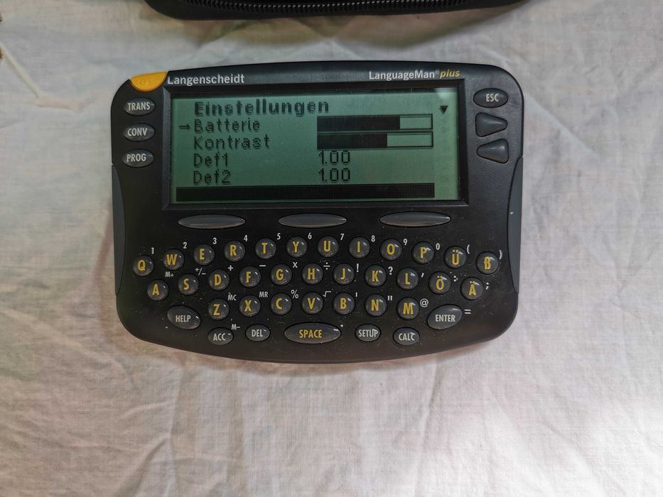 Translator și dicționar electronic de buzunar, modelul Langenscheidt LanguageMan plus