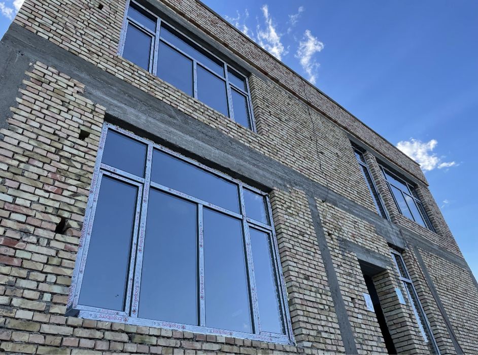 Пластиковые окна и двери алюминивые двери