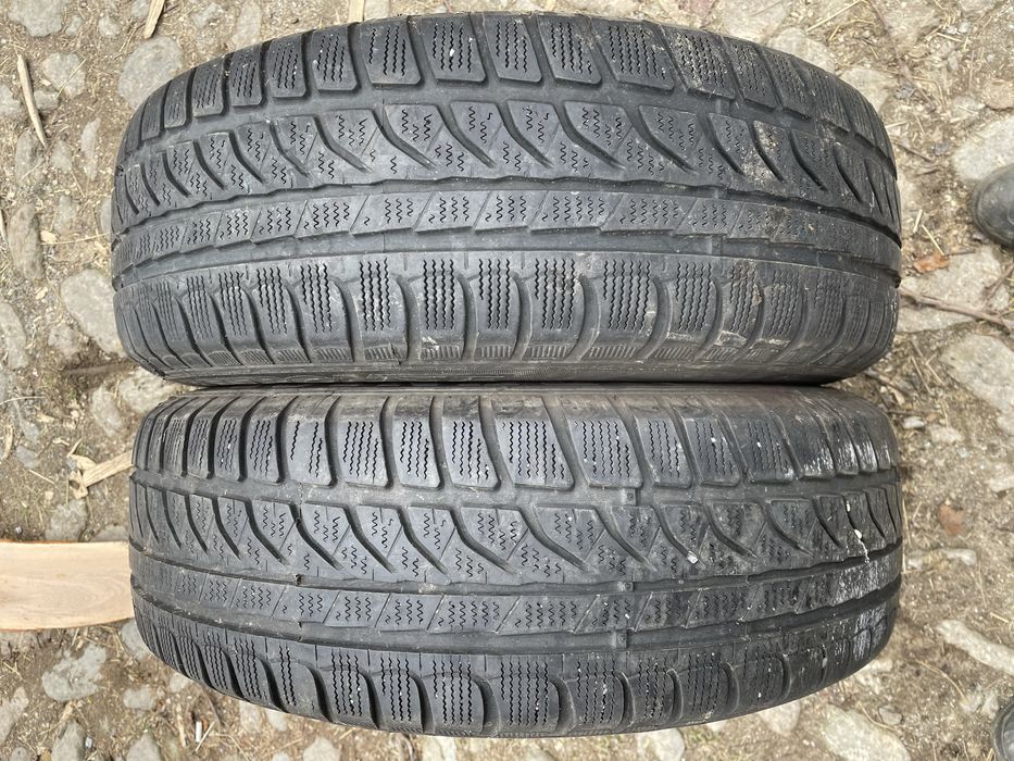 Vând două jante cu cauciucuri R15