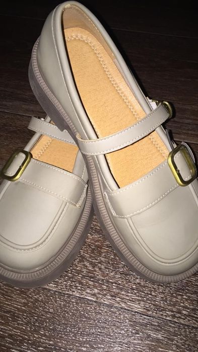 Продаю туфли на девочку