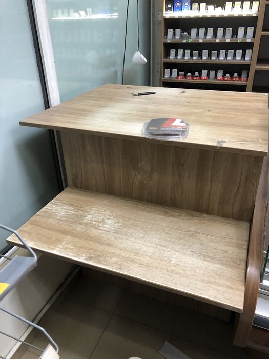Стелажи и бюро за каса