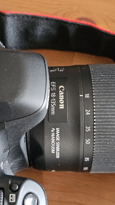 Dslr Canon eos 80d + canon efs 18-135