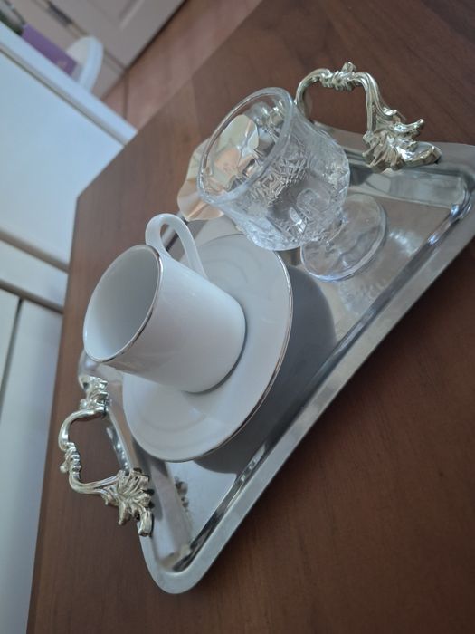 Табла за годежни пръстени и комплект за кафе