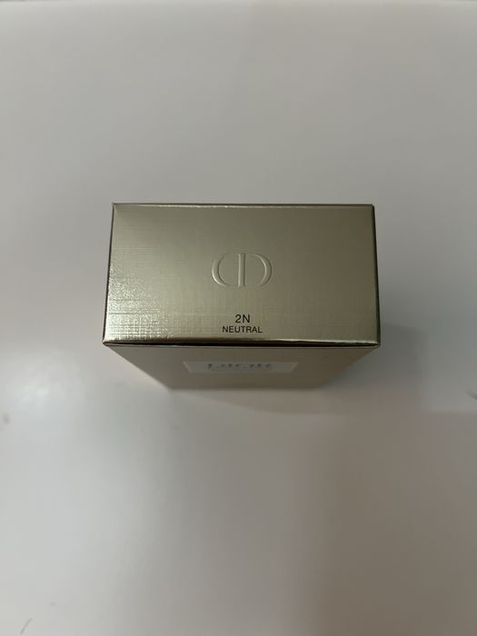 Fond de ten Dior