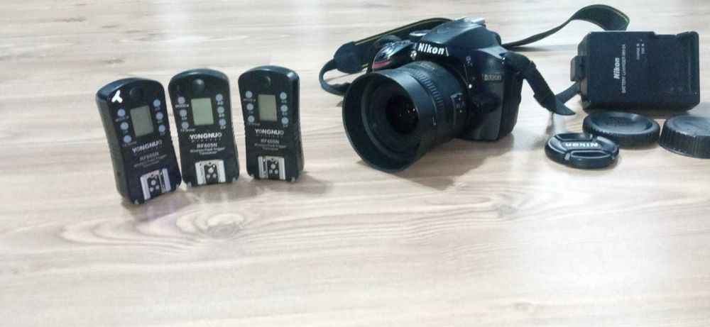 Nikon D3200 + obiectiv 35 mm + set 3 triggere Yongnuo RF 605 N