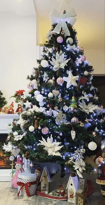 Brad artificial cu conuri