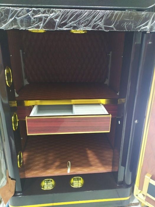 Сейф Hi-Tech высокотехнологичный, ультра современный. толстостенный,