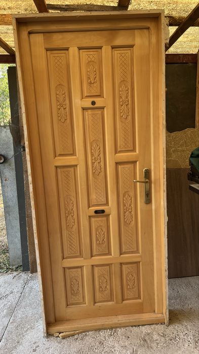 Ușa de lemn de fag