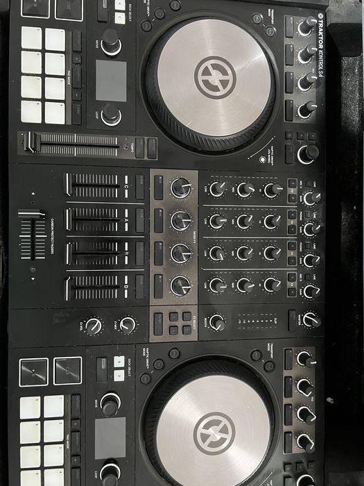 Vand Consola Traktor S4MK3
