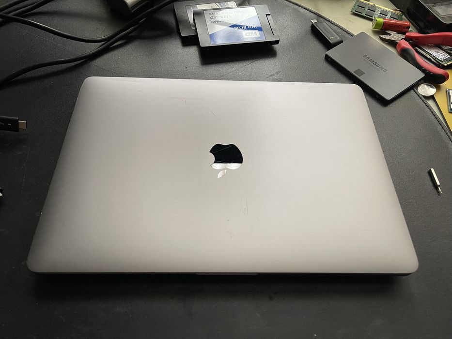 Laptop Apple Macbook Pro 17 2017 A1708 I5-7360U 8GB RAM SSD 256GB Intel UHD Graphics MacOS Sequoia DEFECT( Backlight Display defect,  SSD defect)
